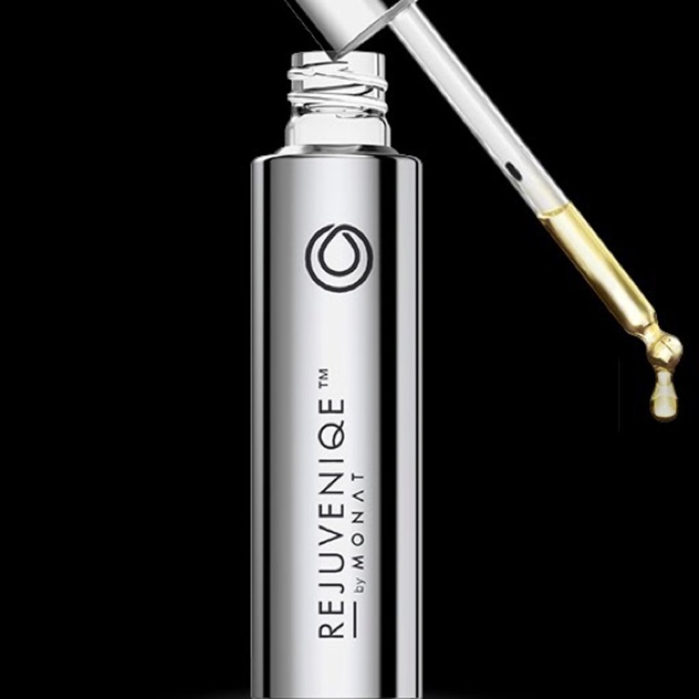 Monat Rejuvenique Oil!